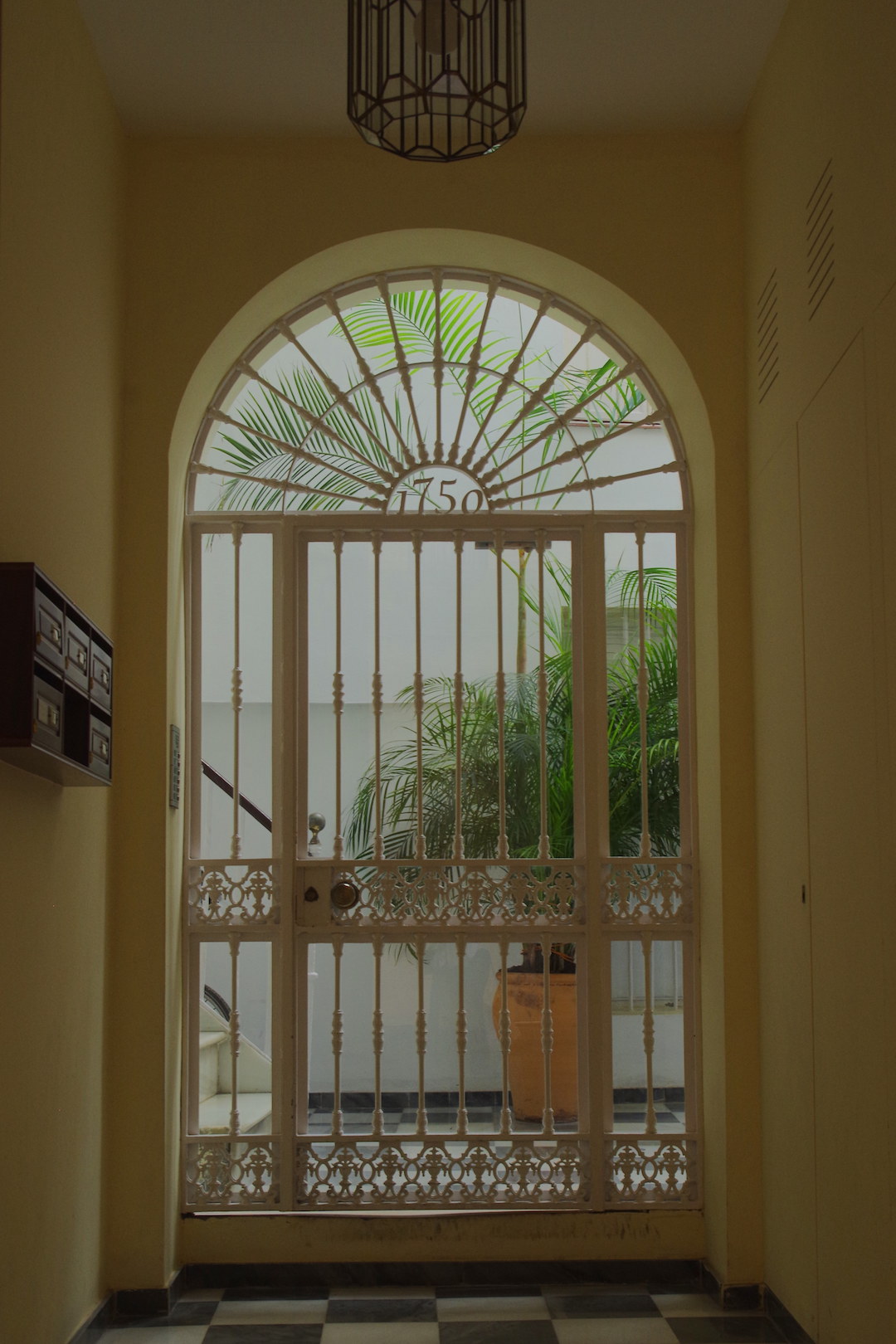 A picture of classic Spanish door in Cadiz